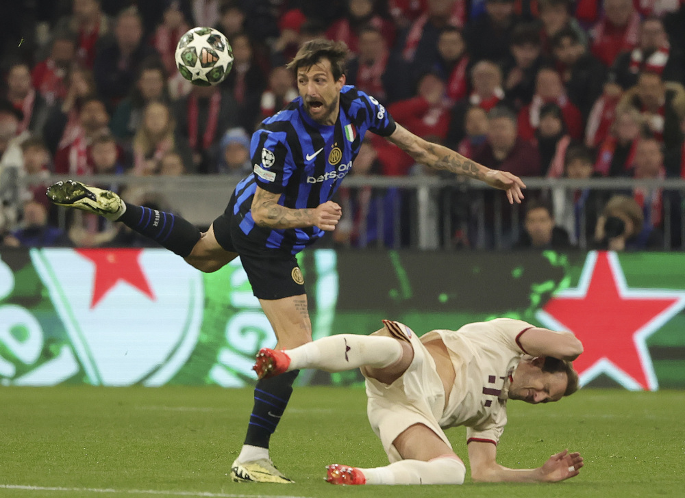 皇马右后卫告急！哈维·阿隆索面临五大选择，巴尔韦德成最佳替身（皇马右后卫告急：哈维·阿隆索权衡五种方案，巴尔韦德被视为最佳替代者）