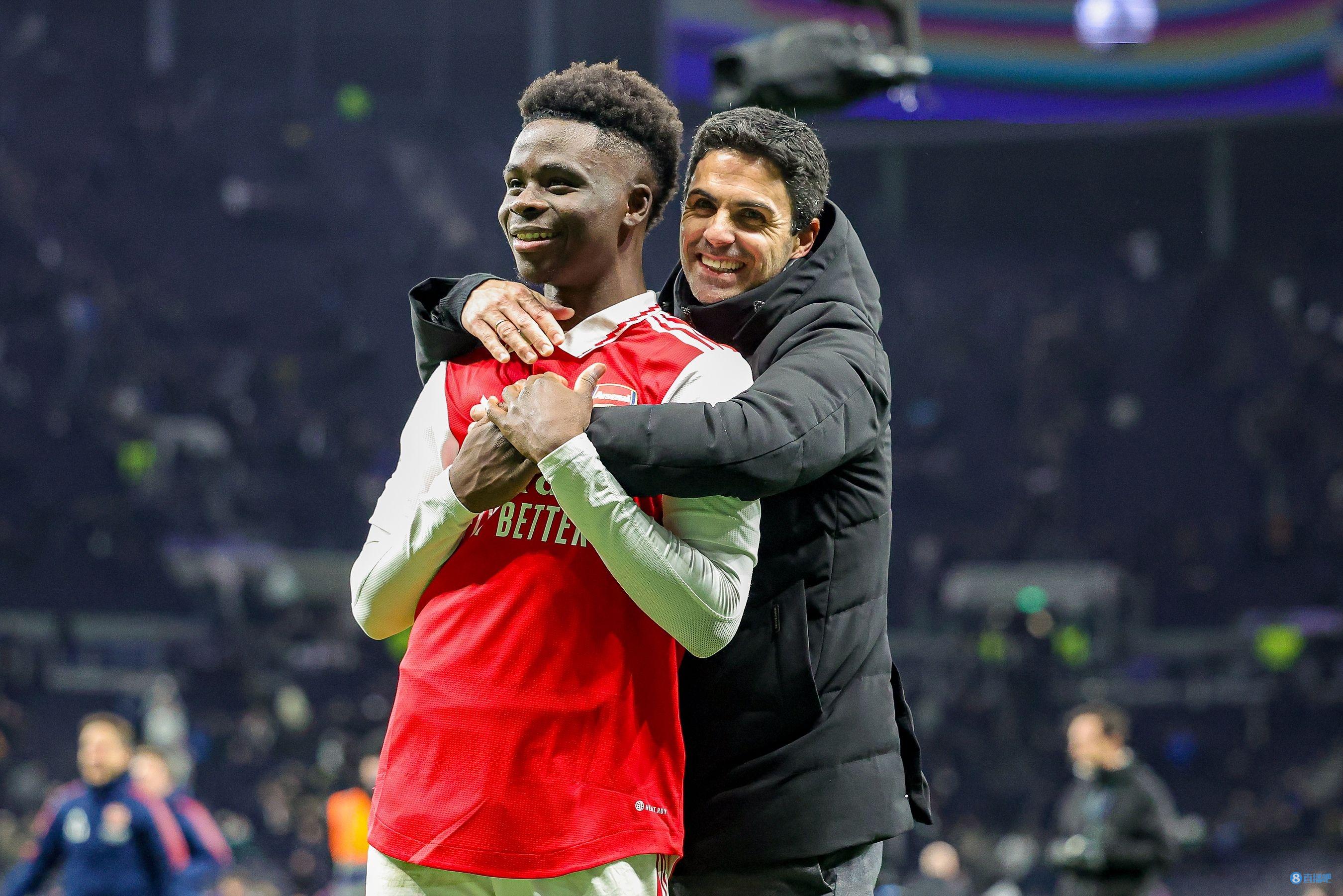 半场战报：奥萨苏纳1-0皇家社会，卡泰纳破门（半场：奥萨苏纳1-0领先皇家社会，卡泰纳建功）