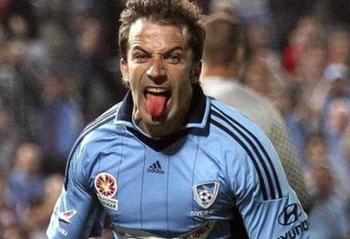 梅西与穆勒再聚首，美职联总决赛对决历史宿命。（梅西再逢穆勒，美职联总决赛上演宿命之战）