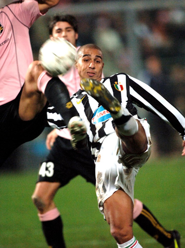 迈阿密3-1温哥华成功夺冠！梅西击败苦主穆勒，收获生涯第47冠（迈阿密3-1击退温哥华捧杯，梅西力克宿敌穆勒收获生涯第47冠）