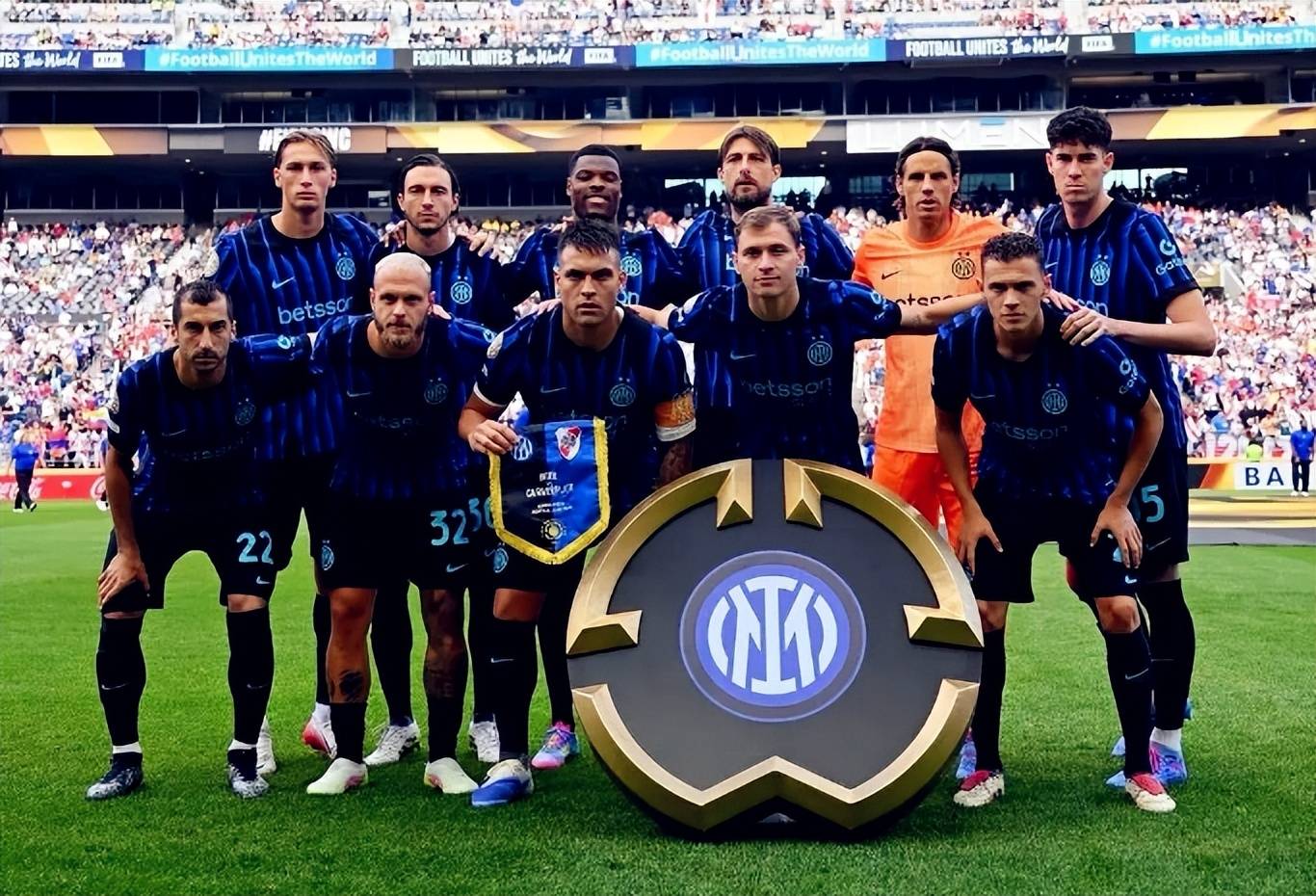 中国足坛2025赛季大结局：海港中超夺冠，国安收获足协杯（2025中国足坛收官：上海海港问鼎中超，北京国安捧得足协杯）