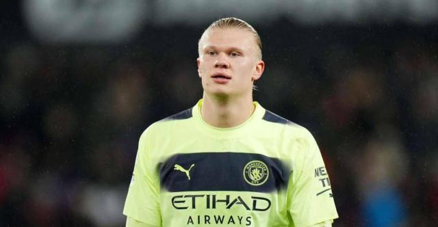 邮报：明年世界杯上下半场中段设强制补水时间，每次三分钟（《邮报》：明年世界杯将在上下半场中段增设3分钟强制补水暂停）