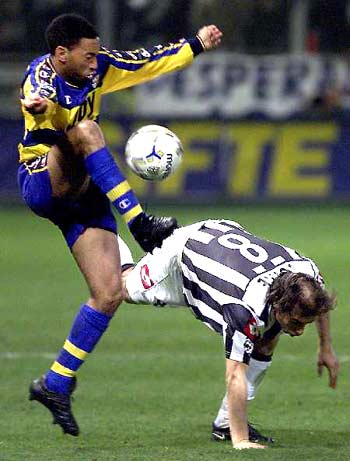 日职联战报：杜克1射1传，町田泽维亚3-1战胜名古屋鲸鱼（J联赛快讯：杜克传射建功，町田泽维亚3-1力克名古屋鲸鱼）