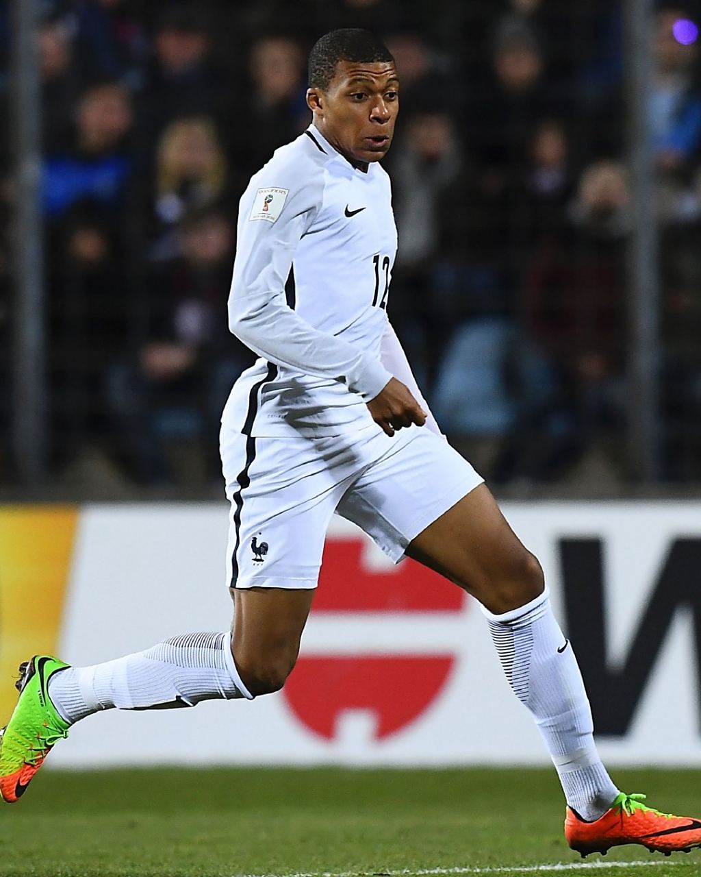 前锋必练的五大禁区技巧（前锋必学的禁区五大技巧）